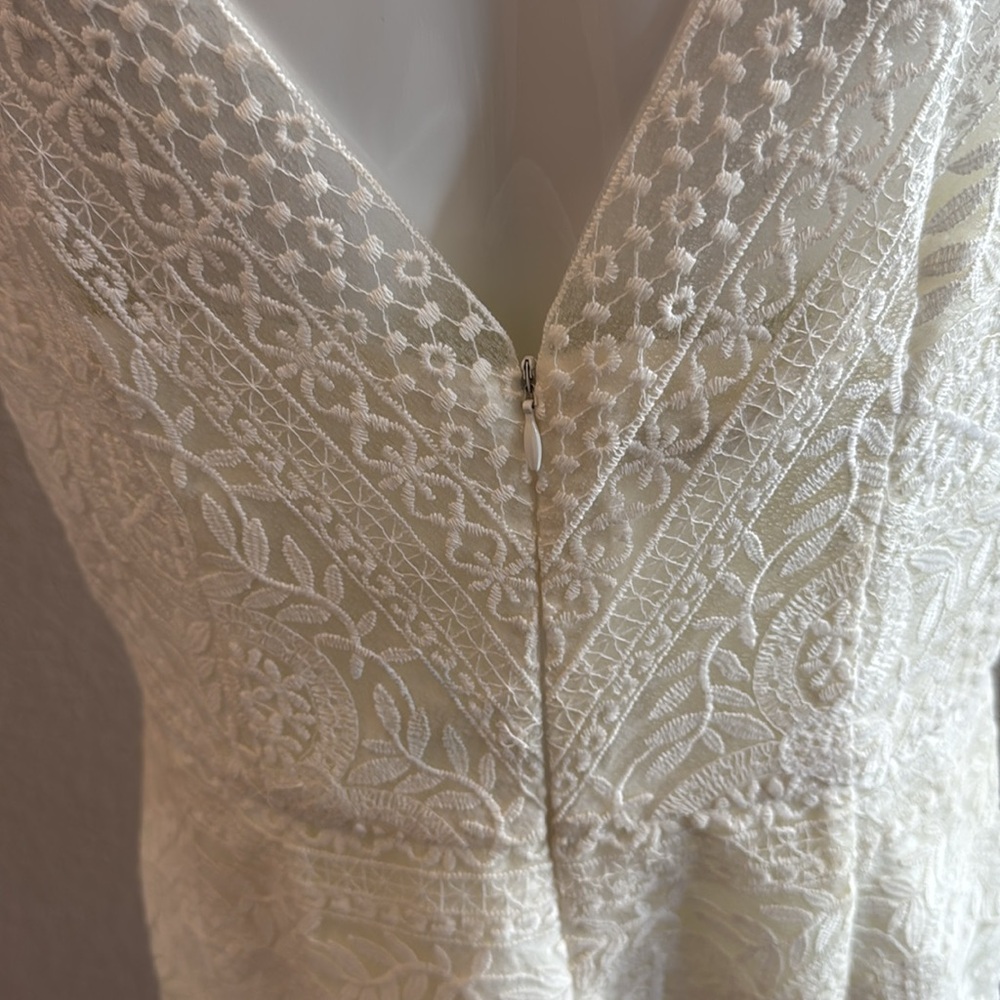 Maggy London White‎ Sleeveless V-Neck Sheath Dress size 12 - Picture 5 of 8